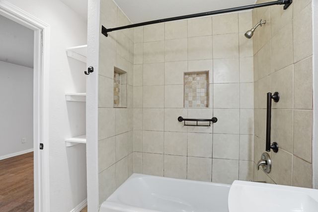 8660 Kingspoint Drive, Dallas, TX 75238