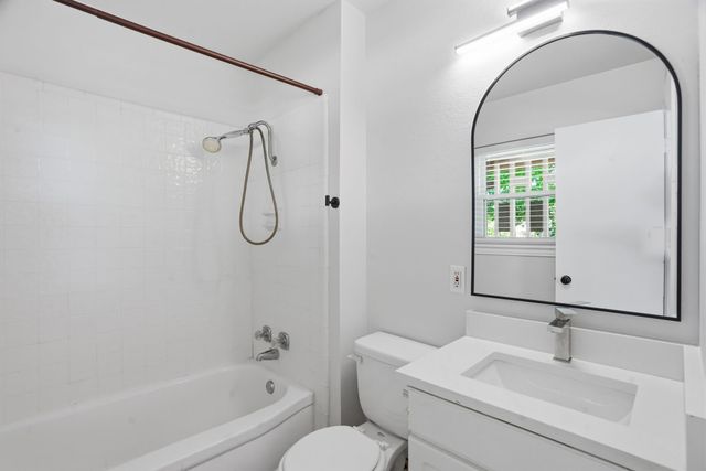 8660 Kingspoint Drive, Dallas, TX 75238