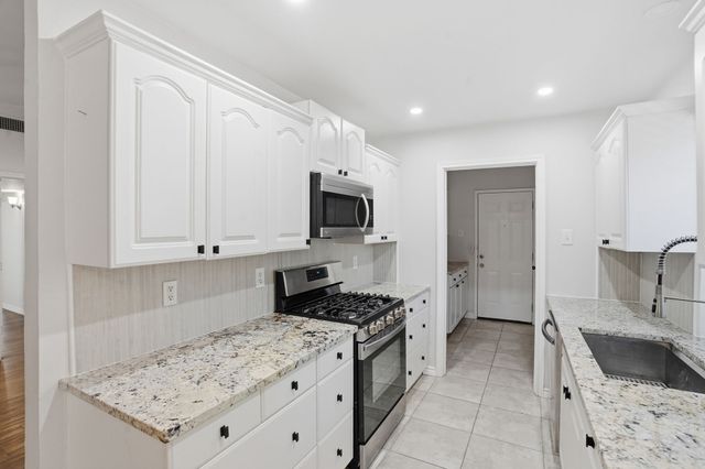 8660 Kingspoint Drive, Dallas, TX 75238