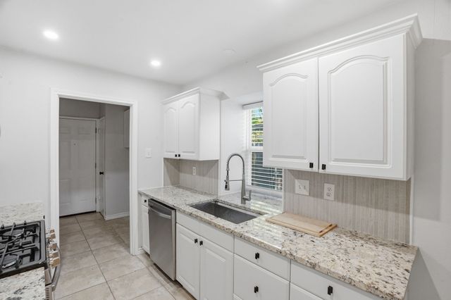 8660 Kingspoint Drive, Dallas, TX 75238