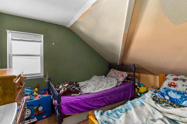 1897 E NEWBERRY STREET, Appleton, WI 54915