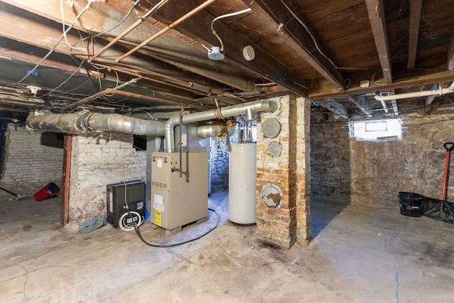 1897 E NEWBERRY STREET, Appleton, WI 54915