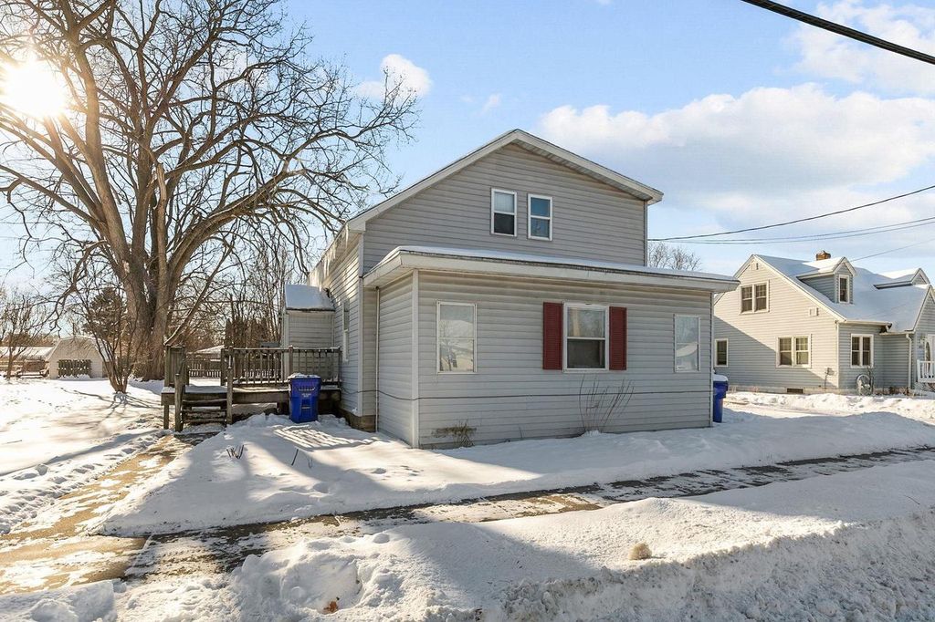 1897 E NEWBERRY STREET, Appleton, WI 54915