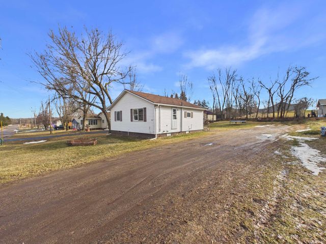 900 4th Street, Holdingford, MN 56340