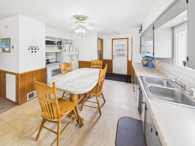 900 4th Street, Holdingford, MN 56340