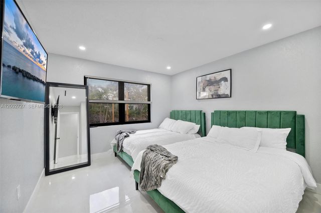 14760 S Spur Dr, Miami, FL 33161