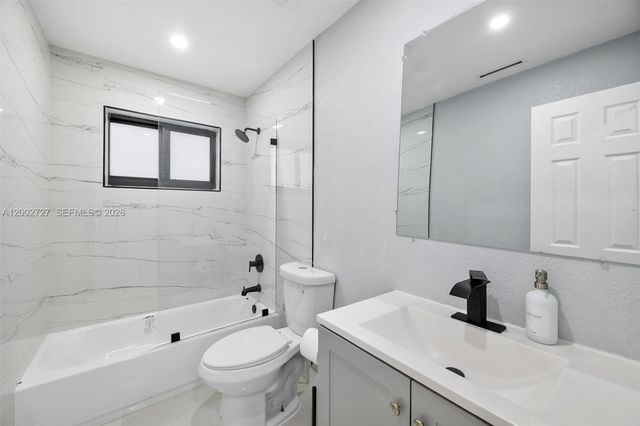 14760 S Spur Dr, Miami, FL 33161