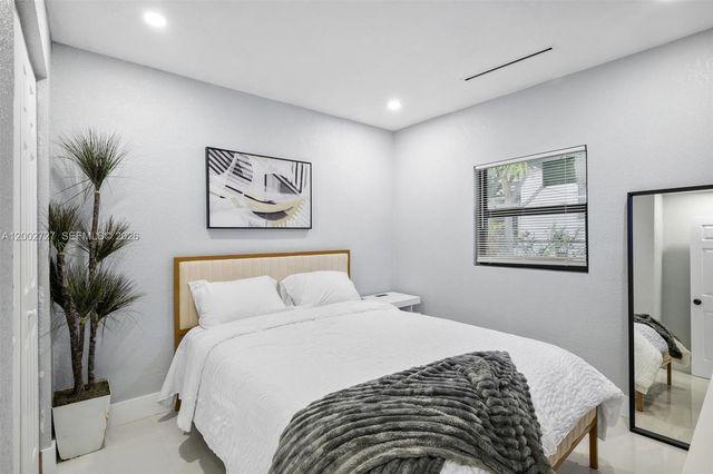 14760 S Spur Dr, Miami, FL 33161