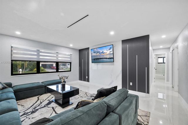 14760 S Spur Dr, Miami, FL 33161