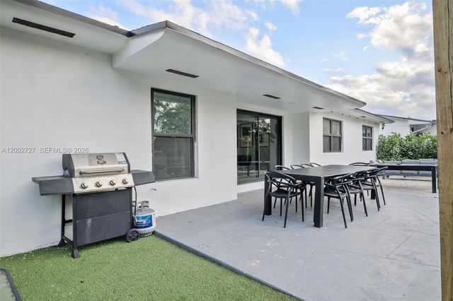 14760 S Spur Dr, Miami, FL 33161