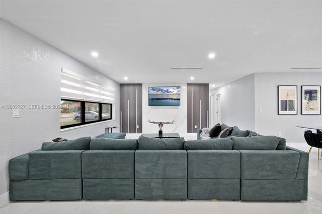 14760 S Spur Dr, Miami, FL 33161