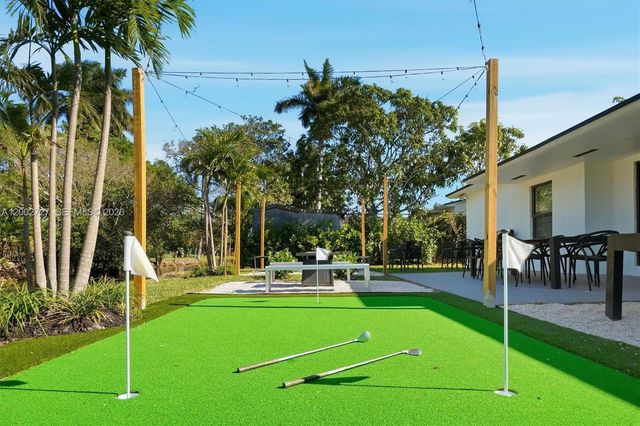 14760 S Spur Dr, Miami, FL 33161