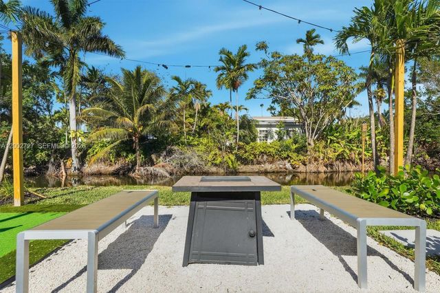 14760 S Spur Dr, Miami, FL 33161