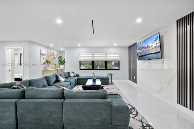 14760 S Spur Dr, Miami, FL 33161