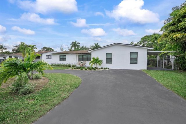 14760 S Spur Dr, Miami, FL 33161