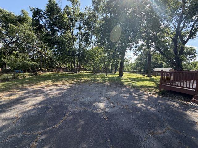 720 Robert Burns Dr, Nashville, TN 37217