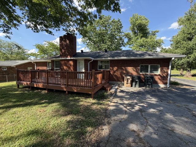 720 Robert Burns Dr, Nashville, TN 37217