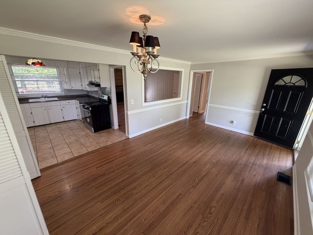 720 Robert Burns Dr, Nashville, TN 37217