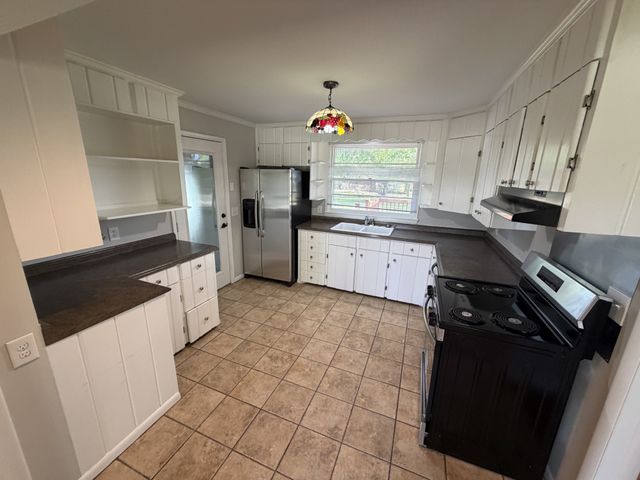 720 Robert Burns Dr, Nashville, TN 37217