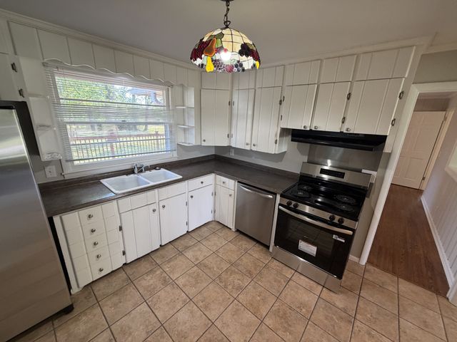 720 Robert Burns Dr, Nashville, TN 37217