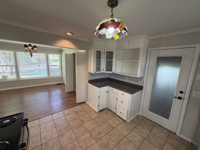720 Robert Burns Dr, Nashville, TN 37217