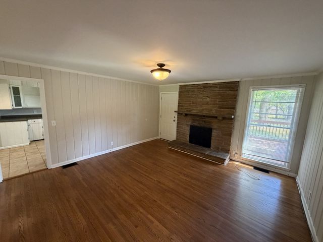 720 Robert Burns Dr, Nashville, TN 37217