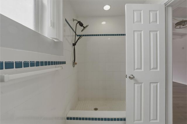 3825 SW 33rd St, West Park, FL 33023