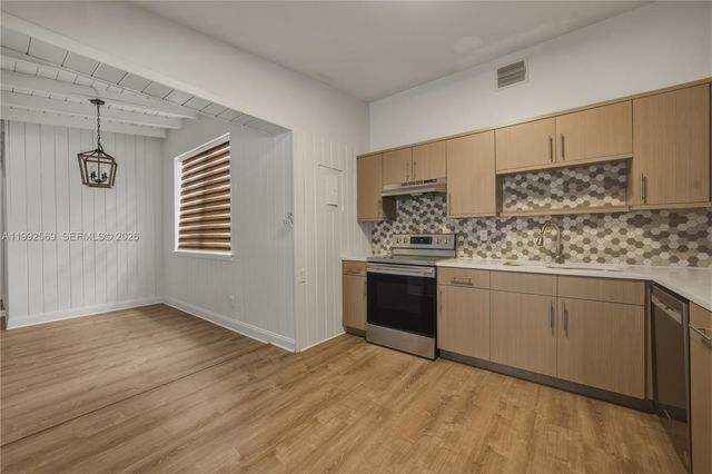 3825 SW 33rd St, West Park, FL 33023