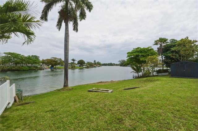 3825 SW 33rd St, West Park, FL 33023