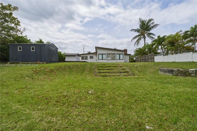 3825 SW 33rd St, West Park, FL 33023