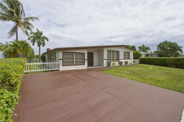 3825 SW 33rd St, West Park, FL 33023