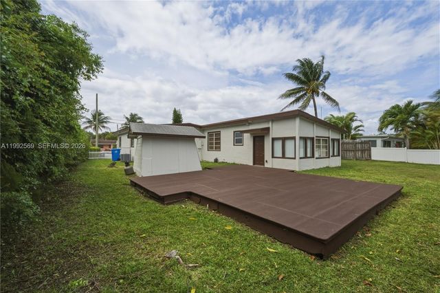 3825 SW 33rd St, West Park, FL 33023