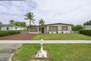 3825 SW 33rd St, West Park, FL 33023