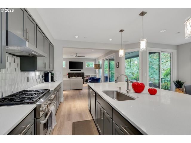 9629 Sw 18TH Pl, Portland, OR 97219