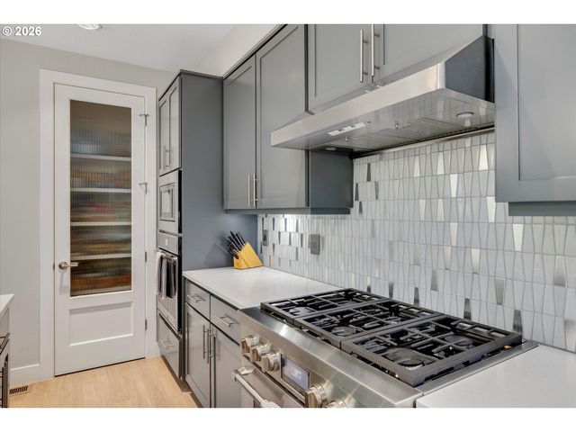 9629 Sw 18TH Pl, Portland, OR 97219