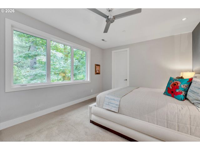 9629 Sw 18TH Pl, Portland, OR 97219