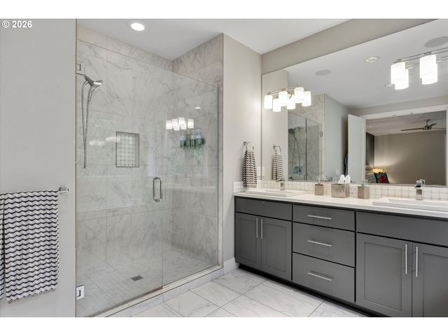 9629 Sw 18TH Pl, Portland, OR 97219