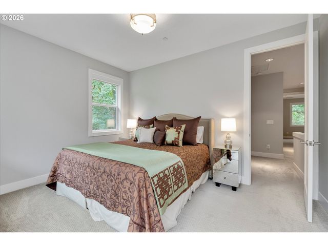 9629 Sw 18TH Pl, Portland, OR 97219