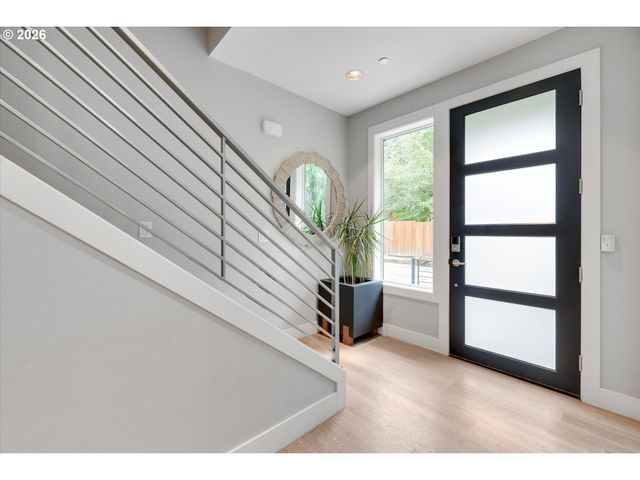 9629 Sw 18TH Pl, Portland, OR 97219