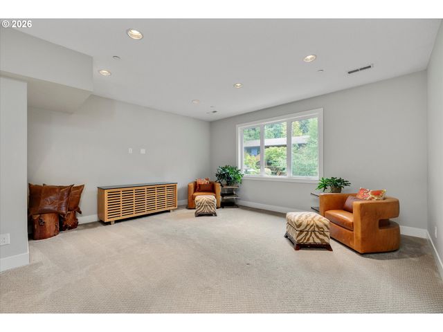9629 Sw 18TH Pl, Portland, OR 97219
