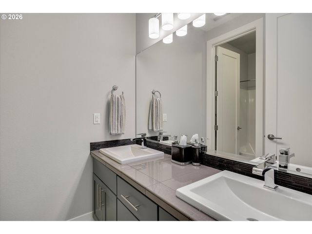 9629 Sw 18TH Pl, Portland, OR 97219