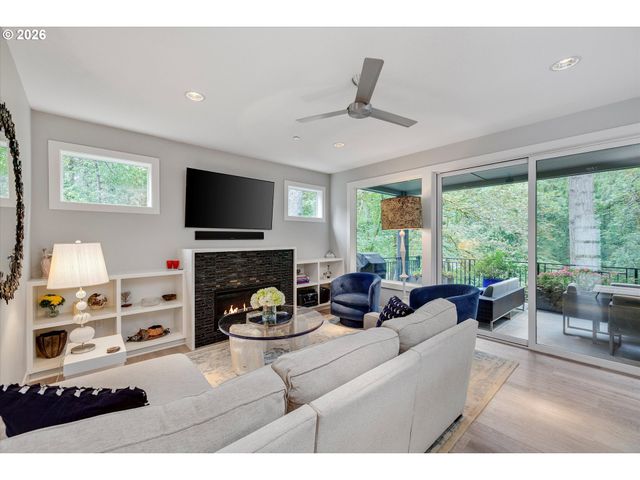 9629 Sw 18TH Pl, Portland, OR 97219