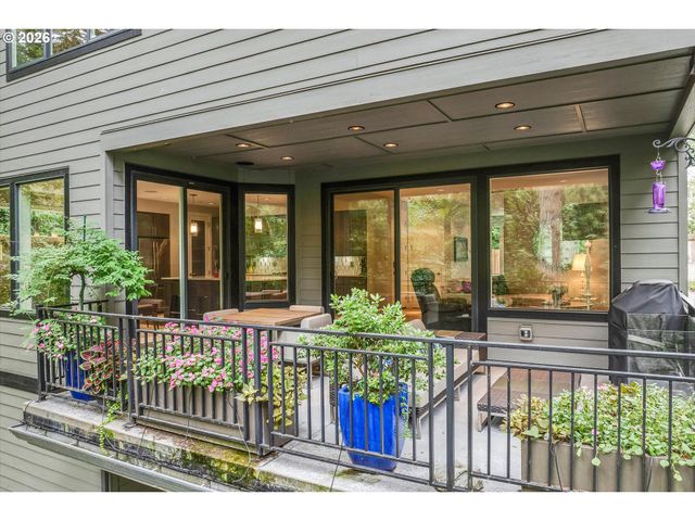 9629 Sw 18TH Pl, Portland, OR 97219