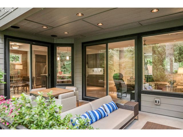 9629 Sw 18TH Pl, Portland, OR 97219