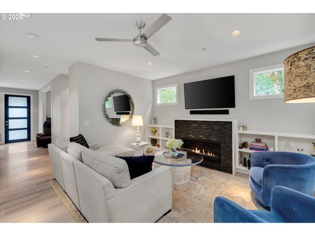 9629 Sw 18TH Pl, Portland, OR 97219