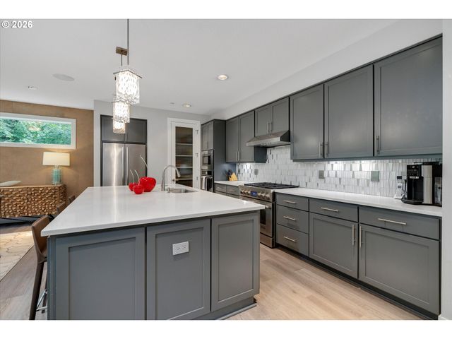 9629 Sw 18TH Pl, Portland, OR 97219