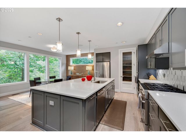 9629 Sw 18TH Pl, Portland, OR 97219