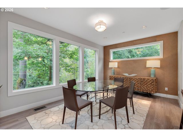 9629 Sw 18TH Pl, Portland, OR 97219
