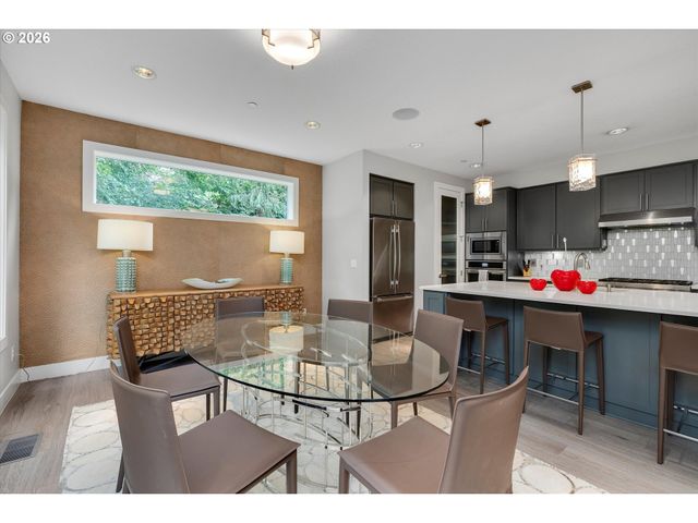 9629 Sw 18TH Pl, Portland, OR 97219