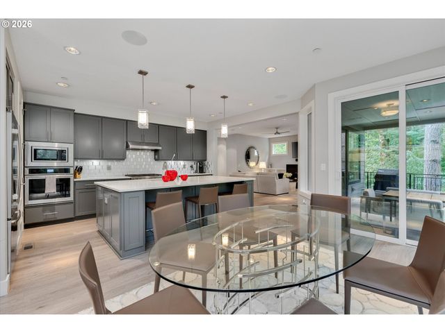 9629 Sw 18TH Pl, Portland, OR 97219